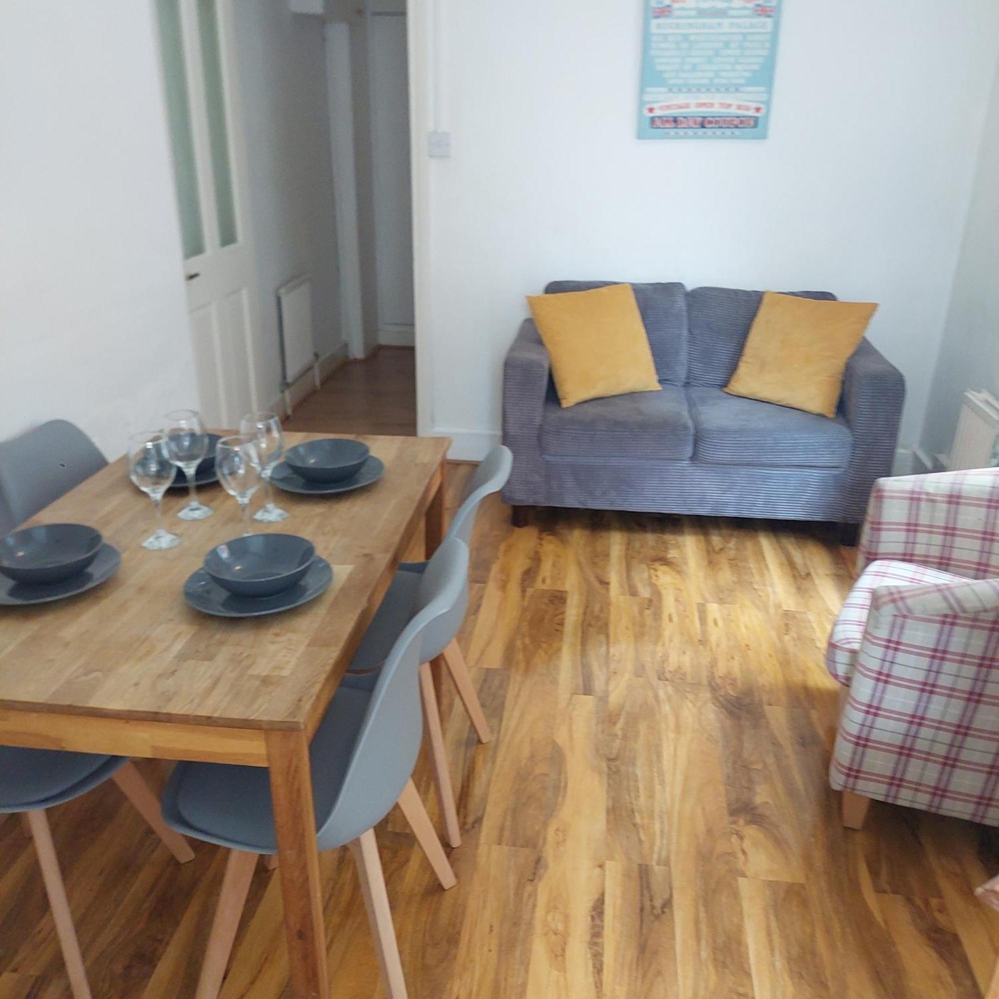 2 Bedroom Apartment, Fortescue Road London Exterior photo