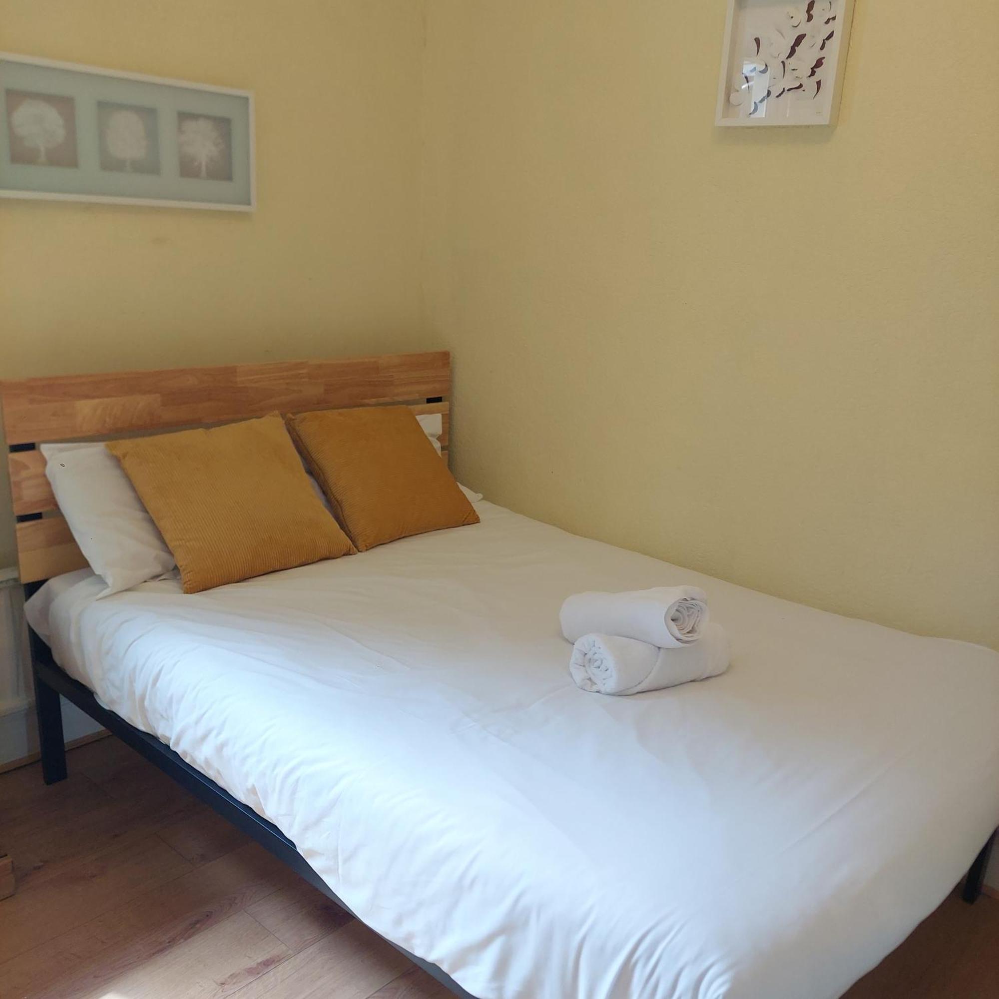 2 Bedroom Apartment, Fortescue Road London Exterior photo